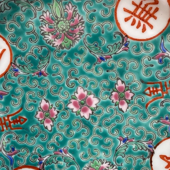 Vintage Chinese Famille
Rose Porcelain Sunflower Plate - Picture 6 of 16